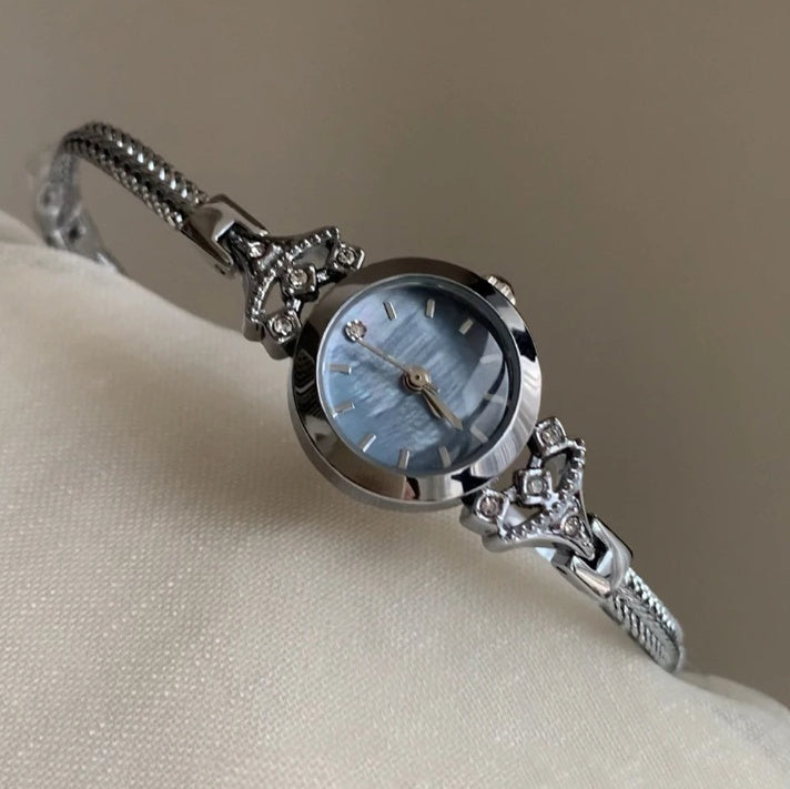 La Nacre des Aurores Bleues — Montre des Heures Enchantées