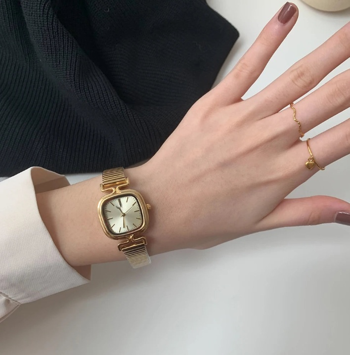 Le Carré des Aurores — Montre des Instants Enchantés