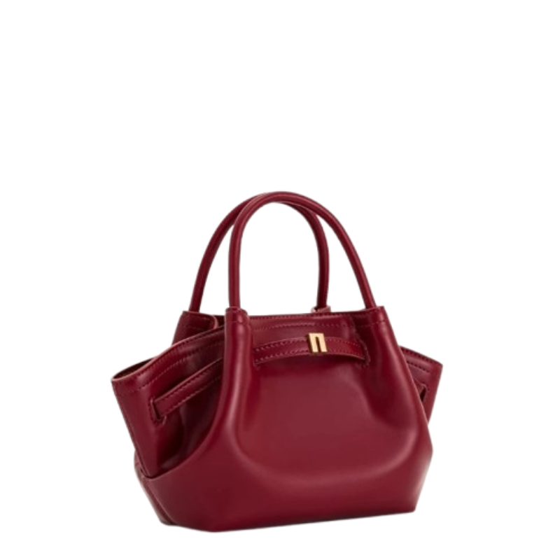 Crimson Chic — L’accessoire qui fait battre les cœurs