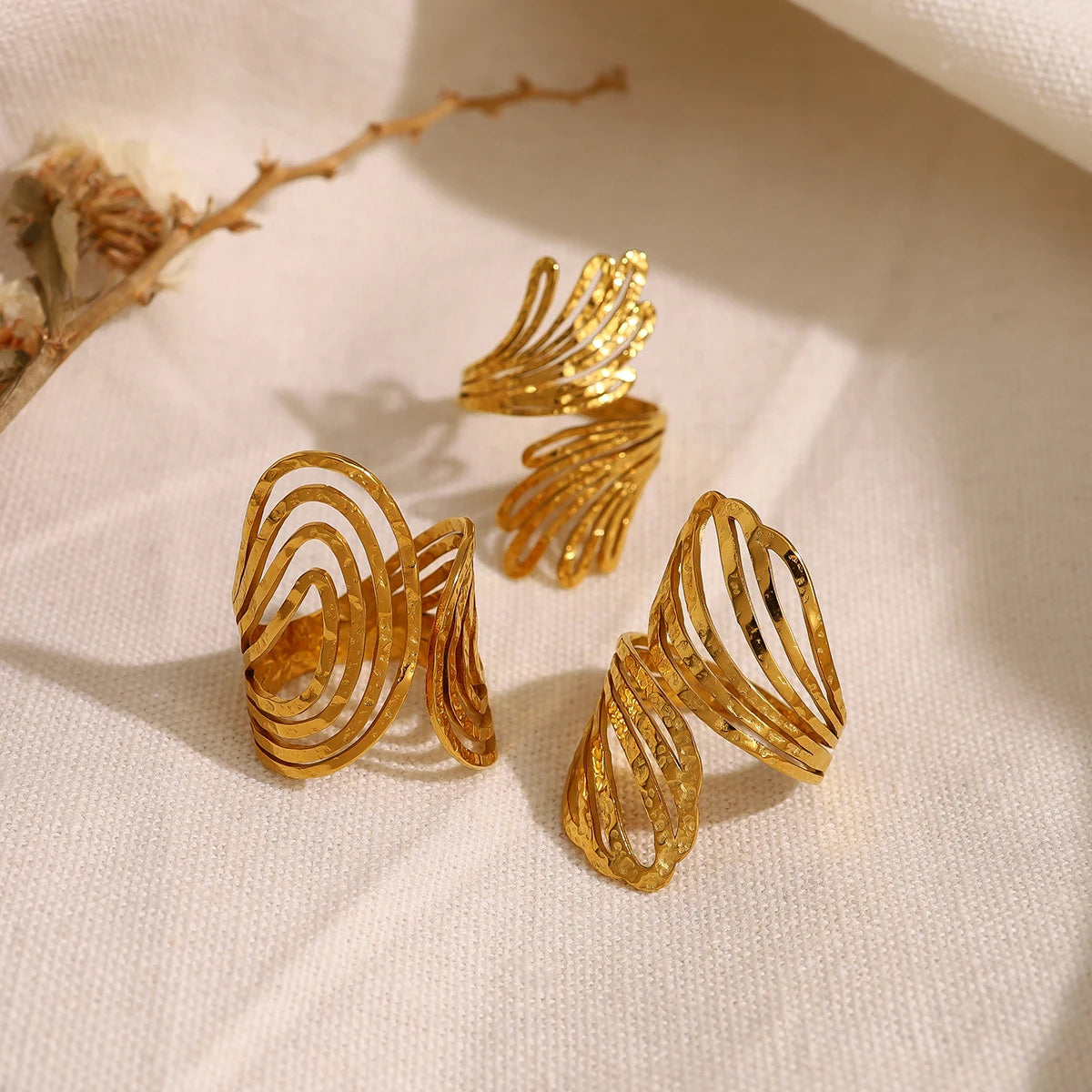 Liaison Dorée - Bague aux Formes Subtiles