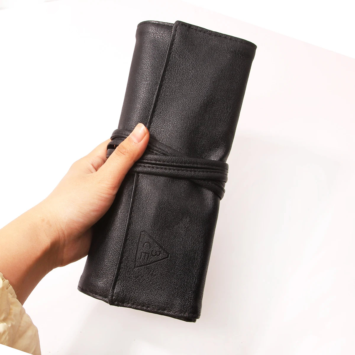 La Trousse des Ombres Maîtresses — les pinceaux qui sculptent la lumière