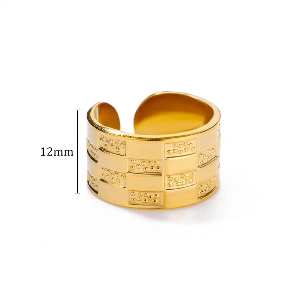 Bague Dorée Géométrique – Lignes et Lumière