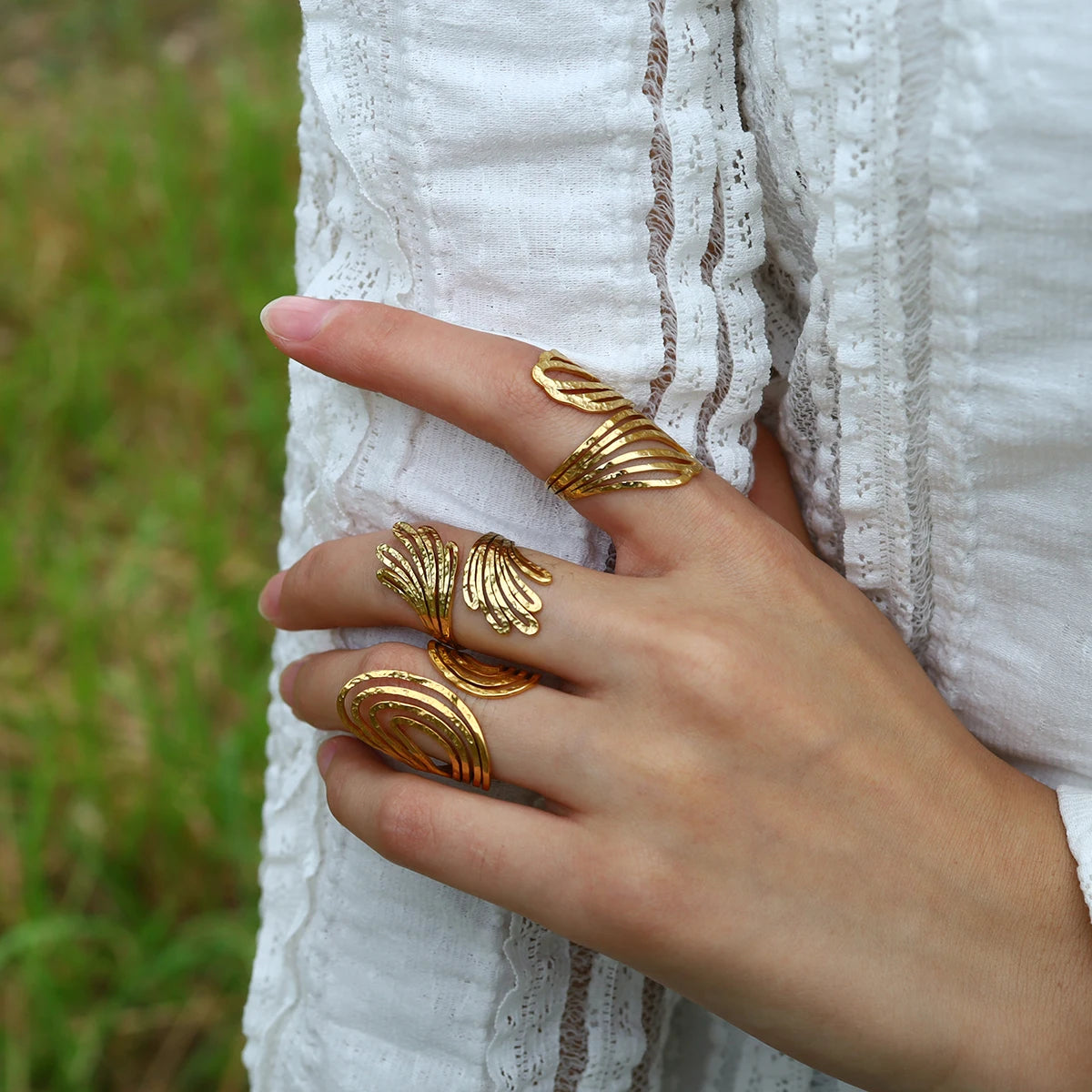 Liaison Dorée - Bague aux Formes Subtiles