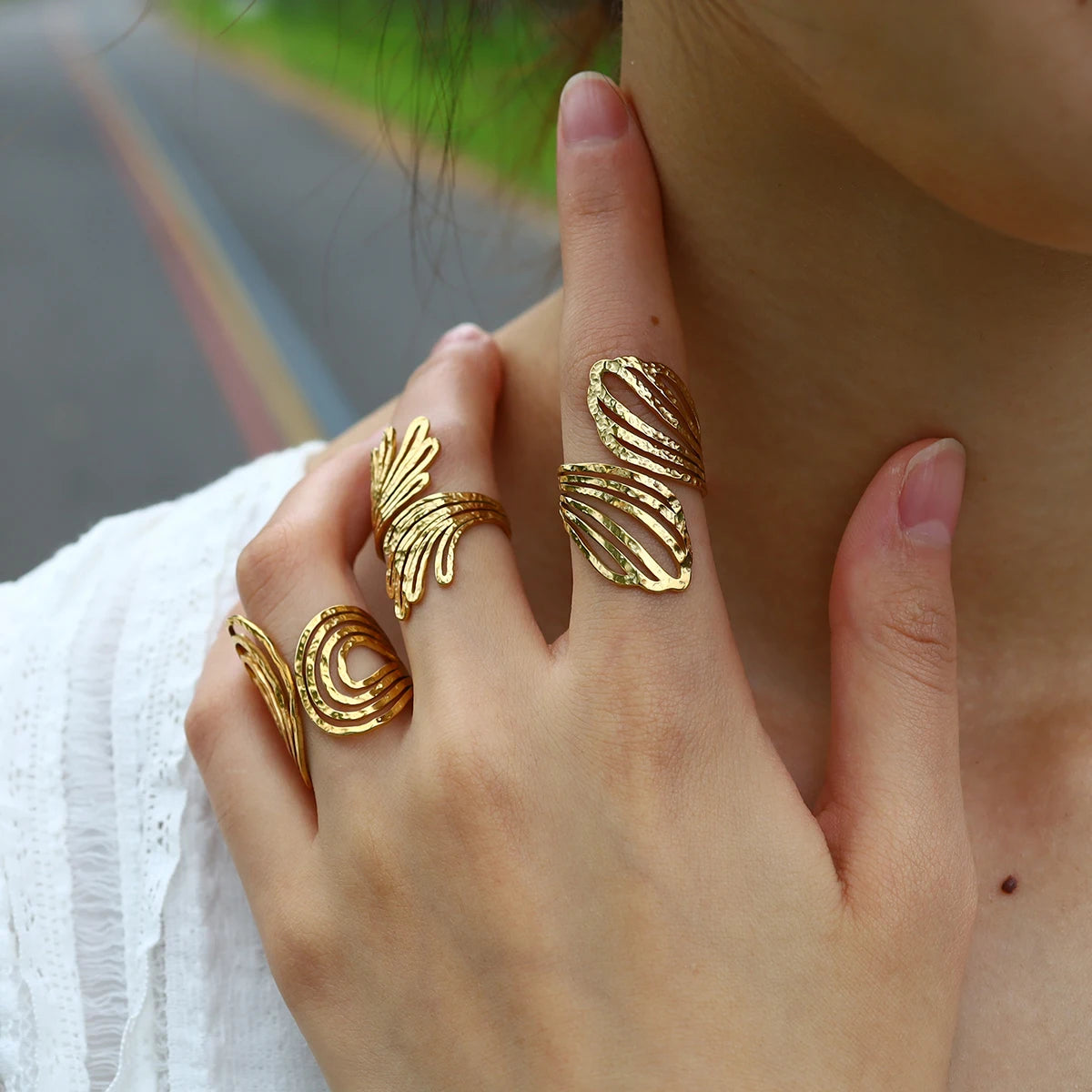 Liaison Dorée - Bague aux Formes Subtiles