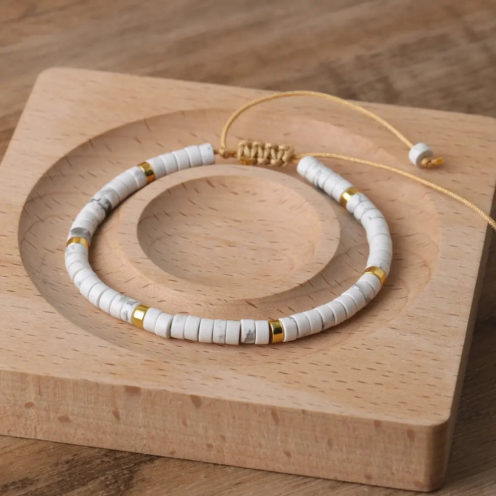 Tranquillité Élégante - Un Symbole de Pureté
