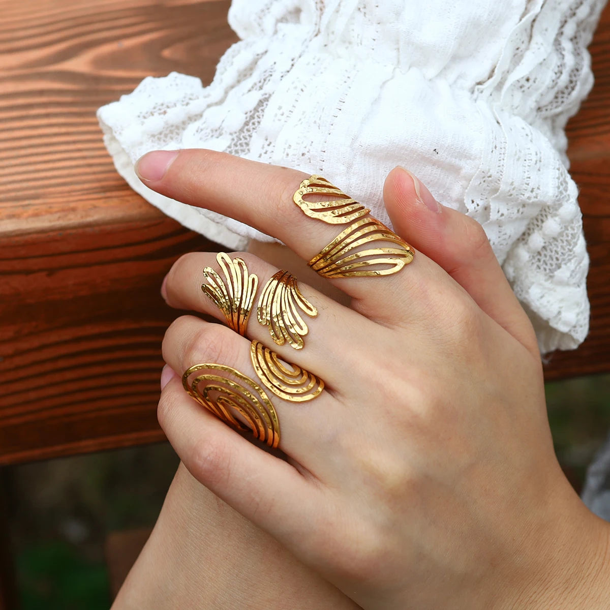 Liaison Dorée - Bague aux Formes Subtiles