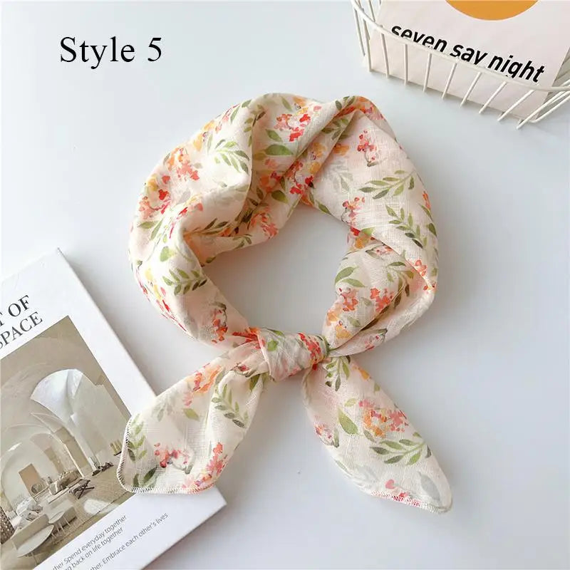 Le Foulard des Brises Fleuries — La tendresse posée sur les jours clairs