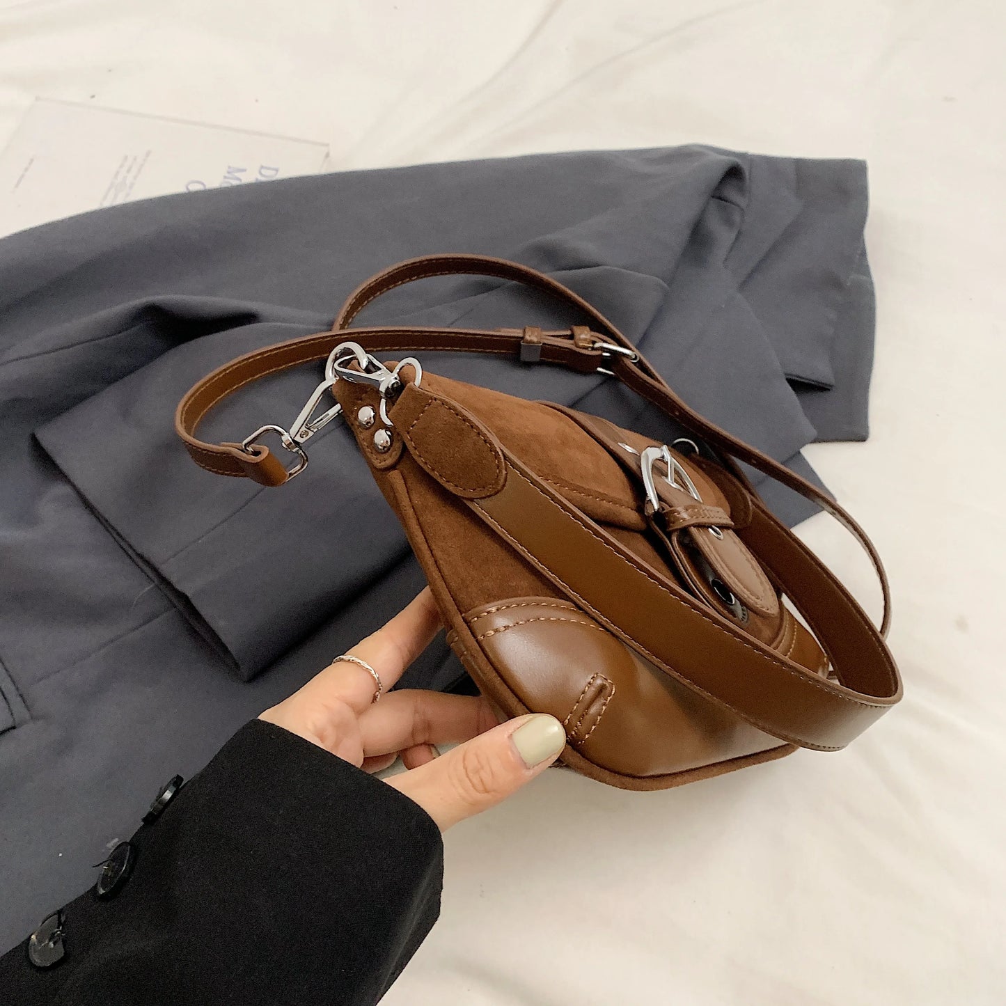 La Besace du Temps Suspendu — Le sac entre deux mondes