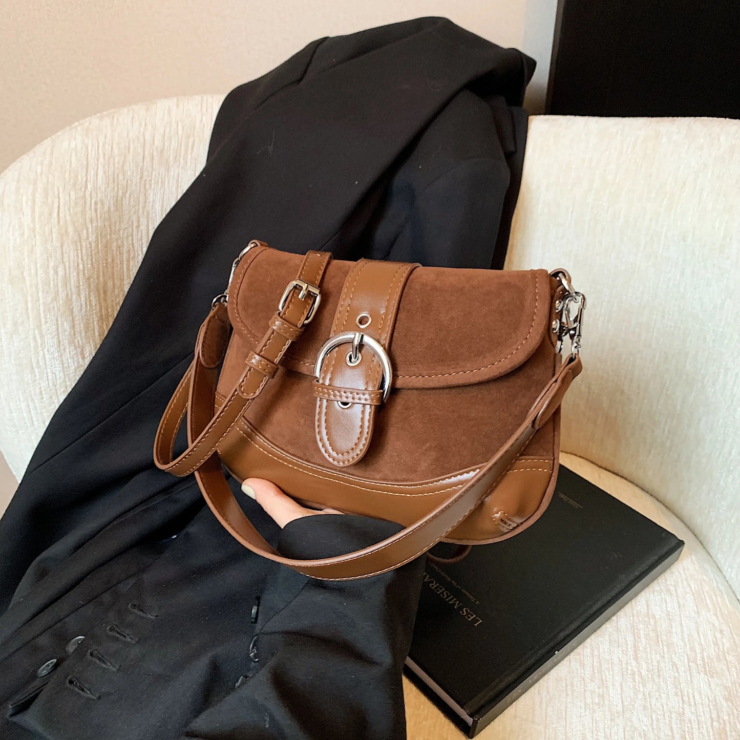 La Besace du Temps Suspendu — Le sac entre deux mondes