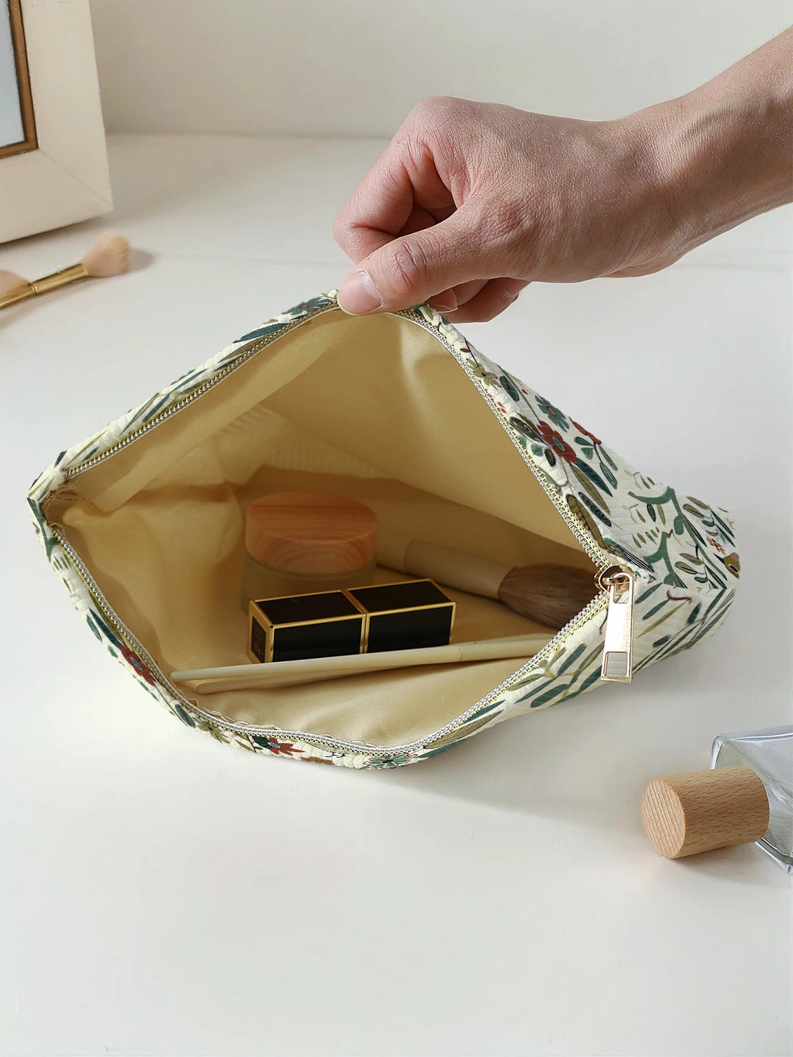 La Trousse des Ailes Calmes — les beautés qui prennent leur envol