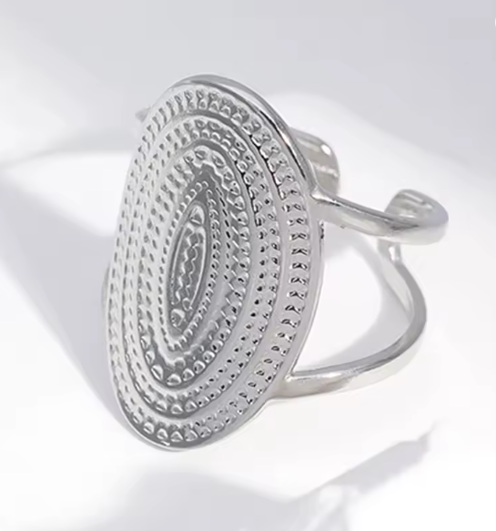 Aura Dorée -Joyau au Design Sculpté