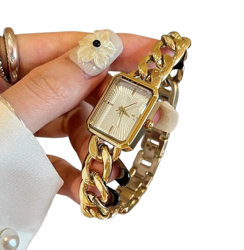 L’Or des Ombres Tressées — Amulette des Minutes Mystiques