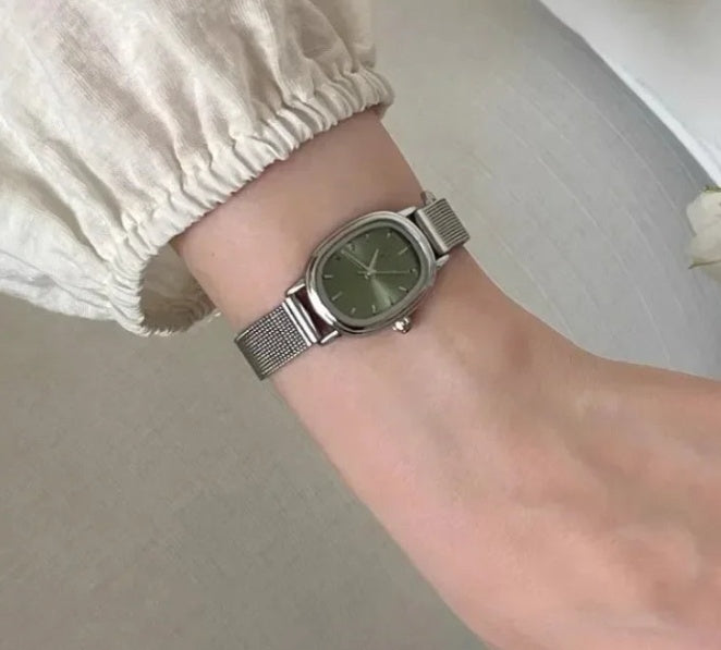 La Brise des Feuilles d’Argent — Montre des Heures Souples