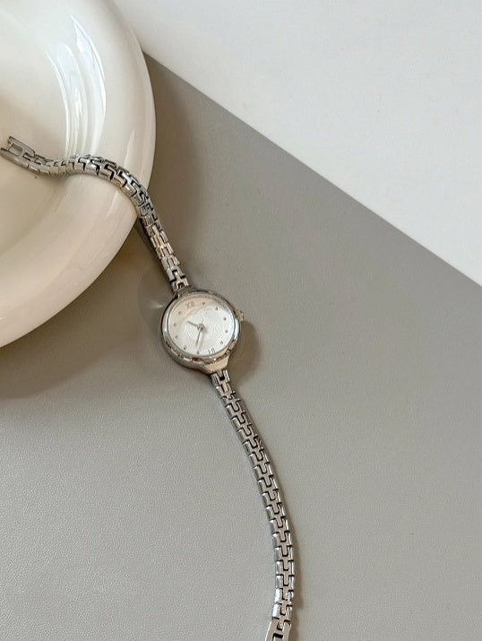 La Lueur du Temps Cristallin — Amulette des Minutes Sereines