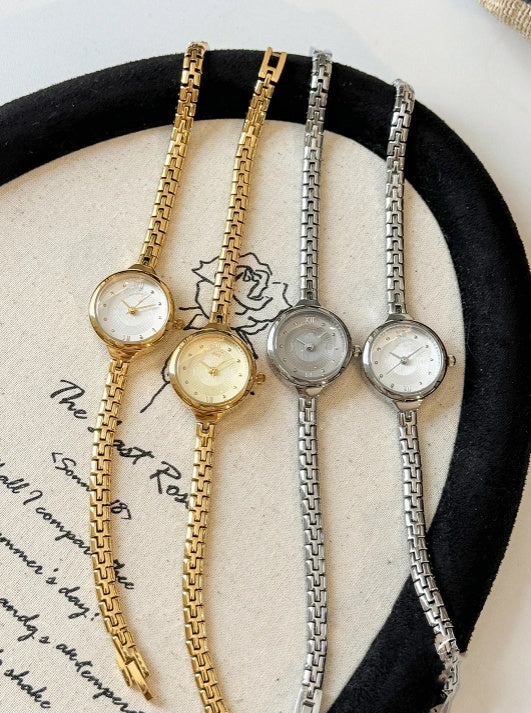 La Lueur du Temps Cristallin — Amulette des Minutes Sereines