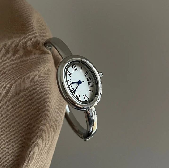 La Grâce du Temps Lunaire — Montre des Instants Éveillés