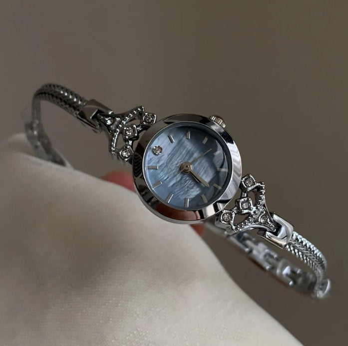 La Nacre des Aurores Bleues — Montre des Heures Enchantées
