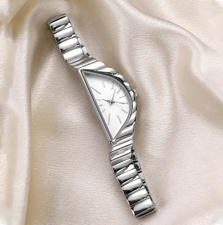 L’Éclat du Temps Asymétrique — Montre des Âmes Indomptées