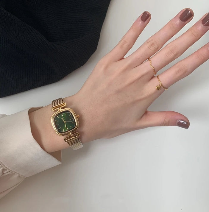La Porte d’Or du Temps — Amulette des Heures Protectrices
