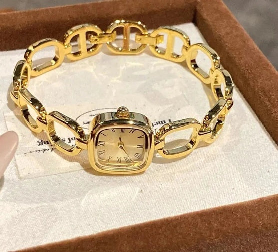 La Lueur du Royaume d’Or — Montre des Destinées Lumineuses