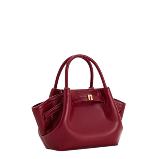 Crimson Chic — L’accessoire qui fait battre les cœurs
