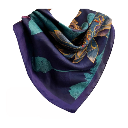 Le Foulard des Pétales Nocturnes — La sérénité florale