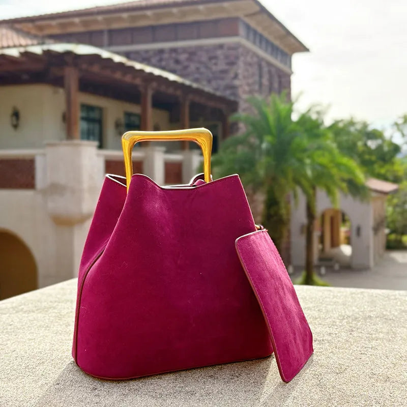 La Flamme des Royaumes Rosés — La Pièce aux Courbes Solaires