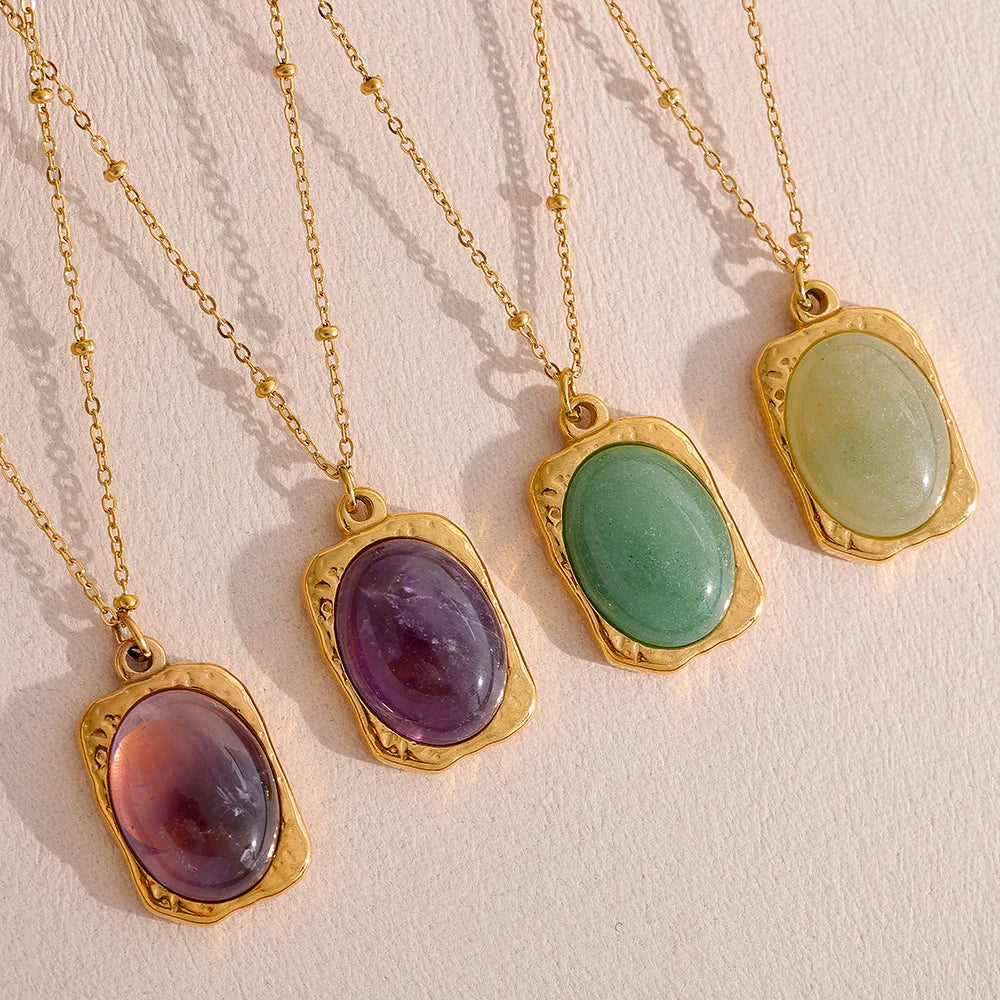 Voile Pourpre — Le Collier à la Pierre Enchantée