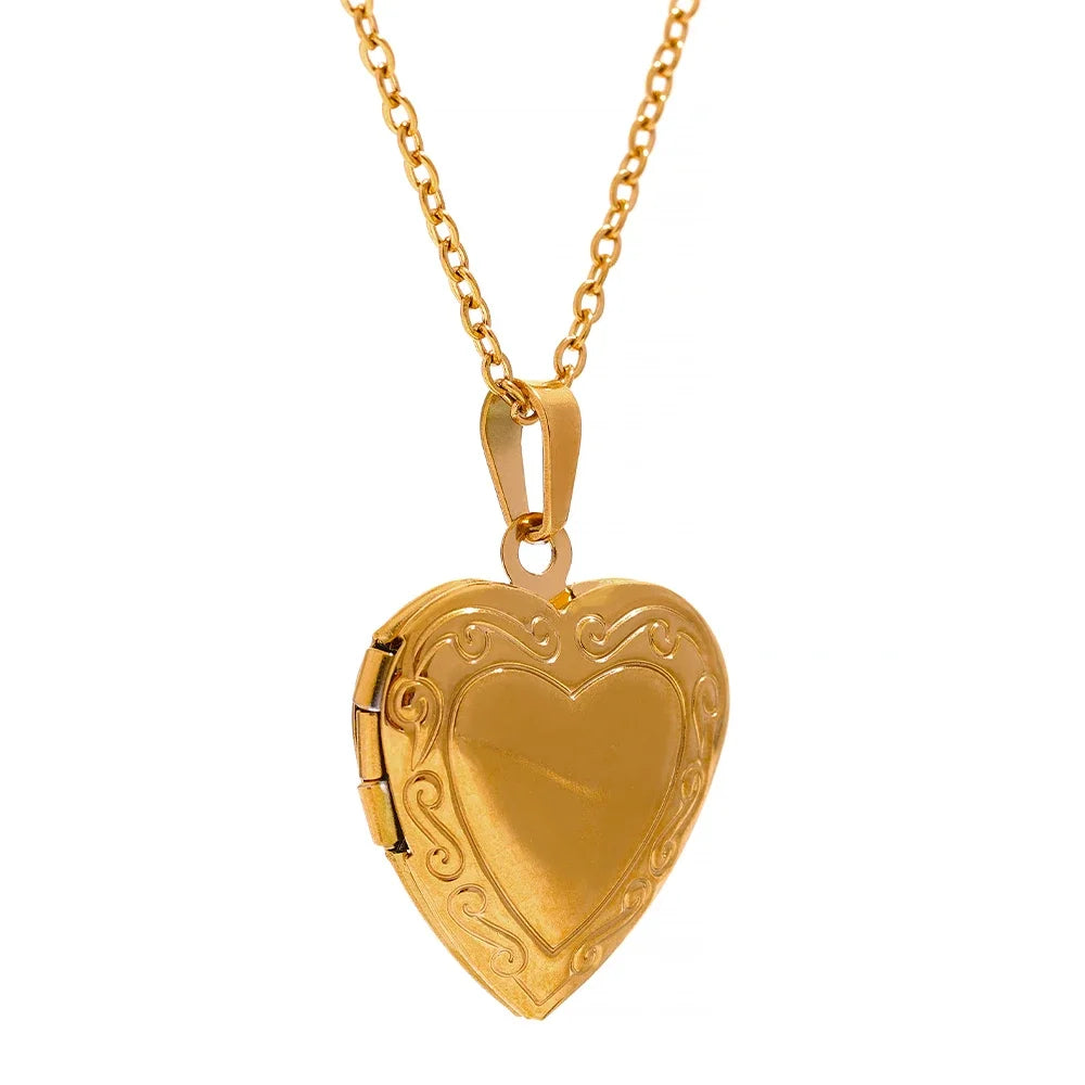 Cœur de Lueur — Le Collier aux Reflets Tendres