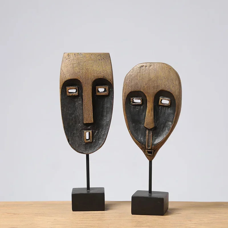 Visages Ancestraux — La Pièce aux Silences Gravés