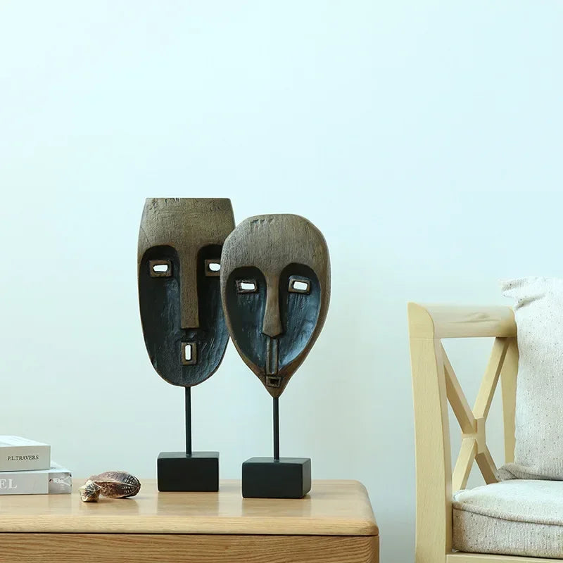 Visages Ancestraux — La Pièce aux Silences Gravés