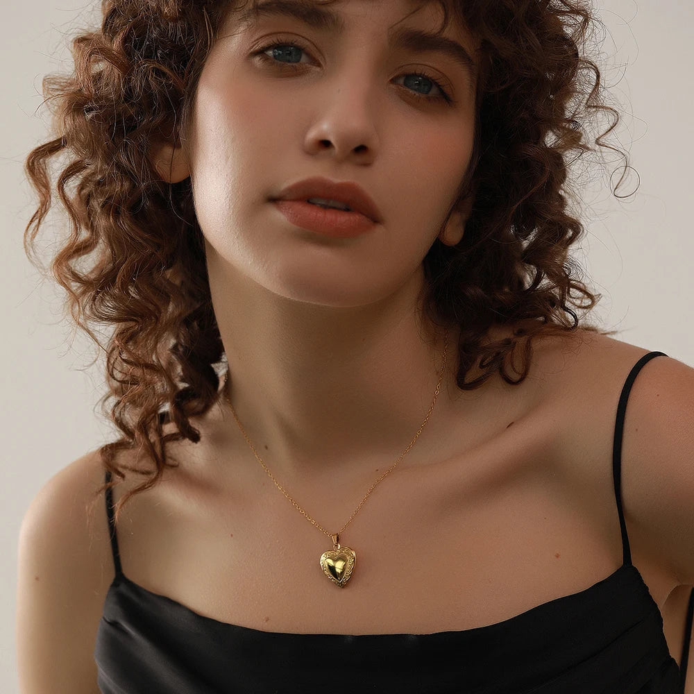 Cœur de Lueur — Le Collier aux Reflets Tendres