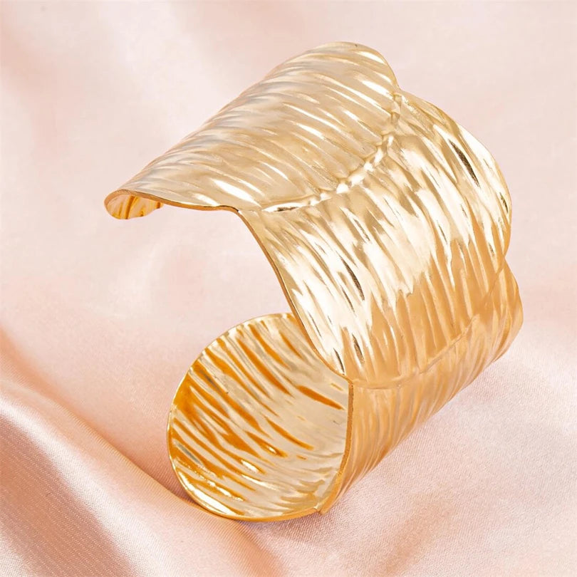 Nervure Sacrée – Le Bracelet Sculptural