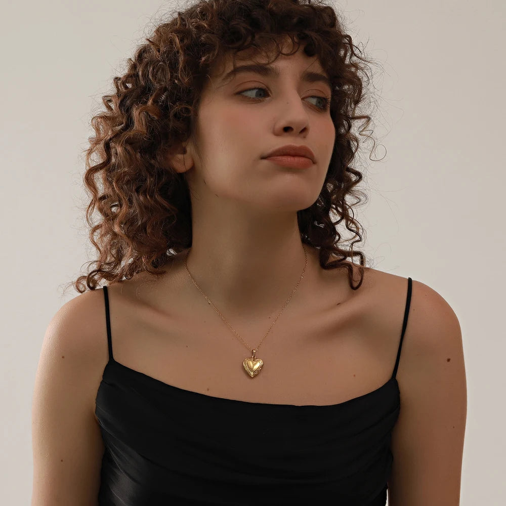 Cœur de Lueur — Le Collier aux Reflets Tendres