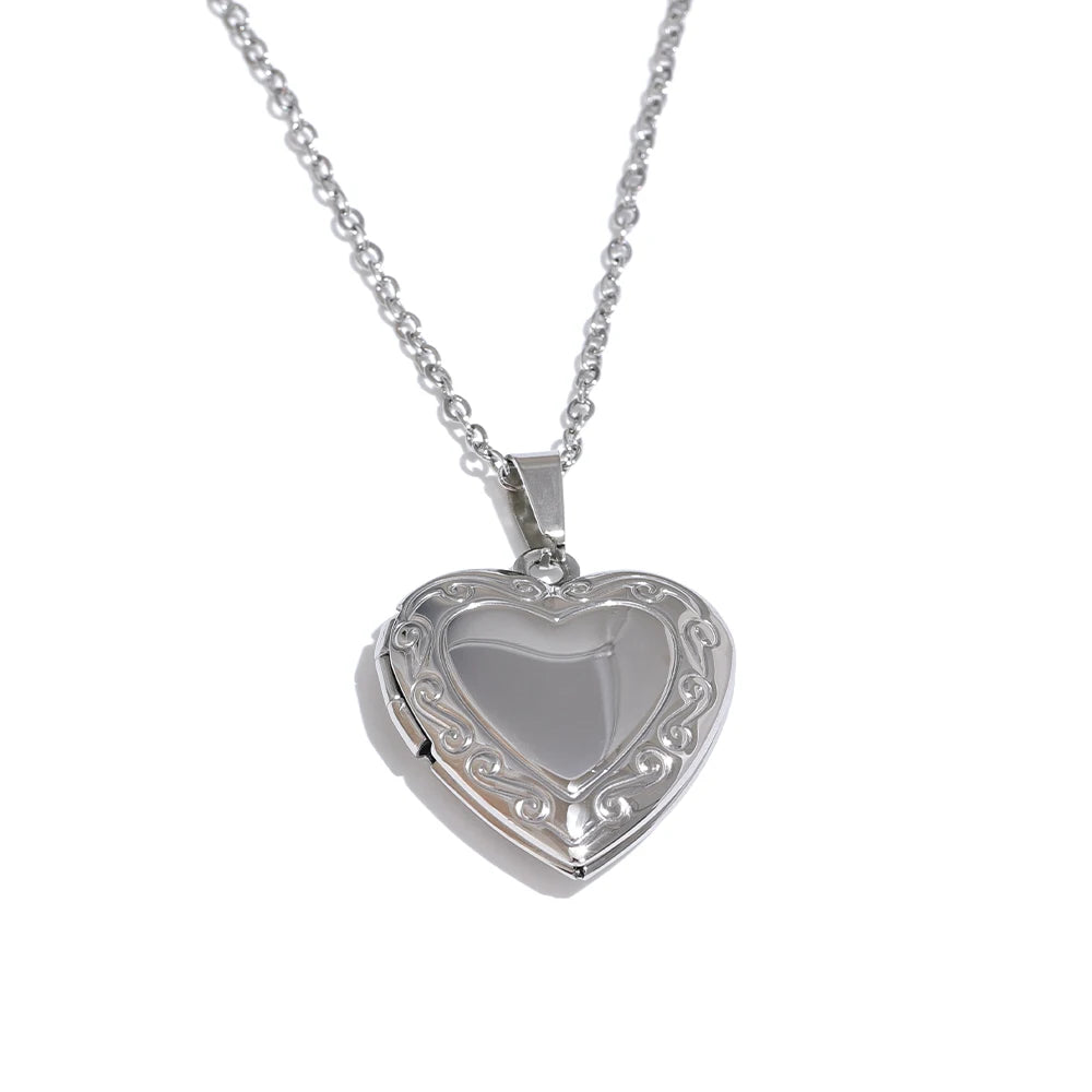 Cœur de Lueur — Le Collier aux Reflets Tendres